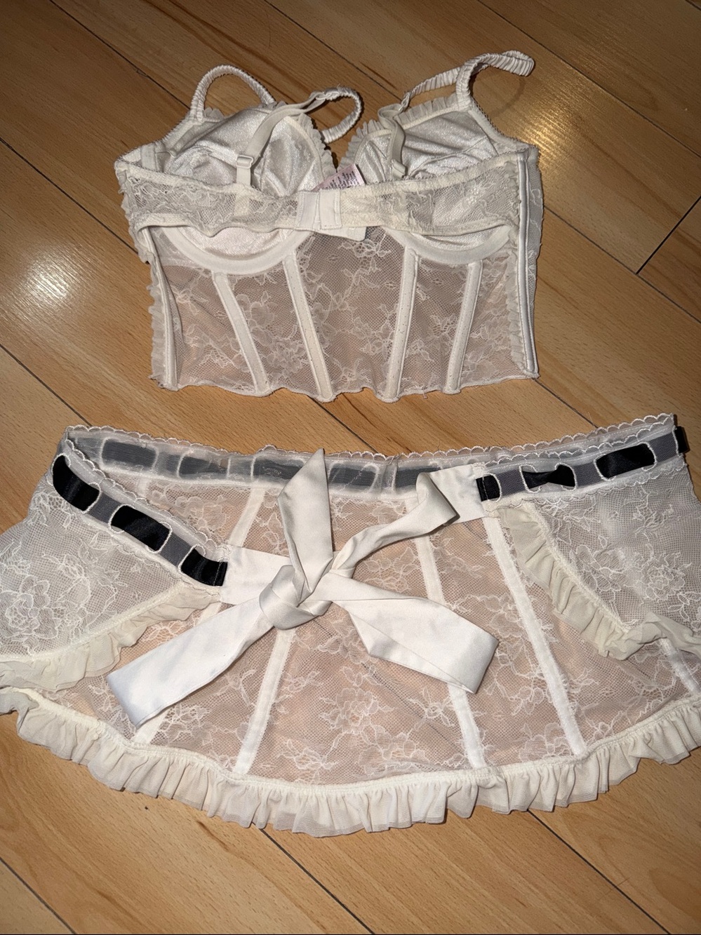 La SENZA White Lace Bustier & Lace Skirt Set with Black Ribbon Detail - Picture 8 of 13